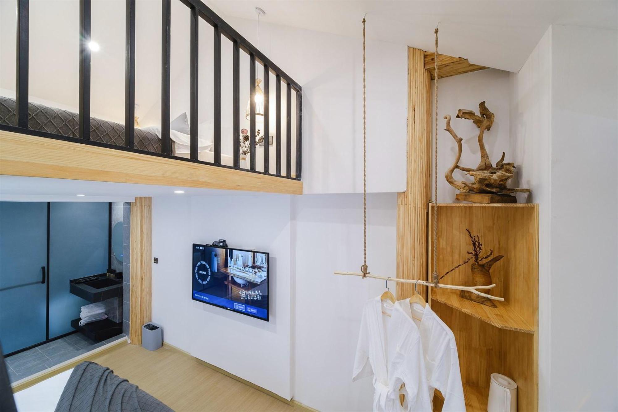 Big Tree Guesthouse - Naxi Old Style 리장 외부 사진
