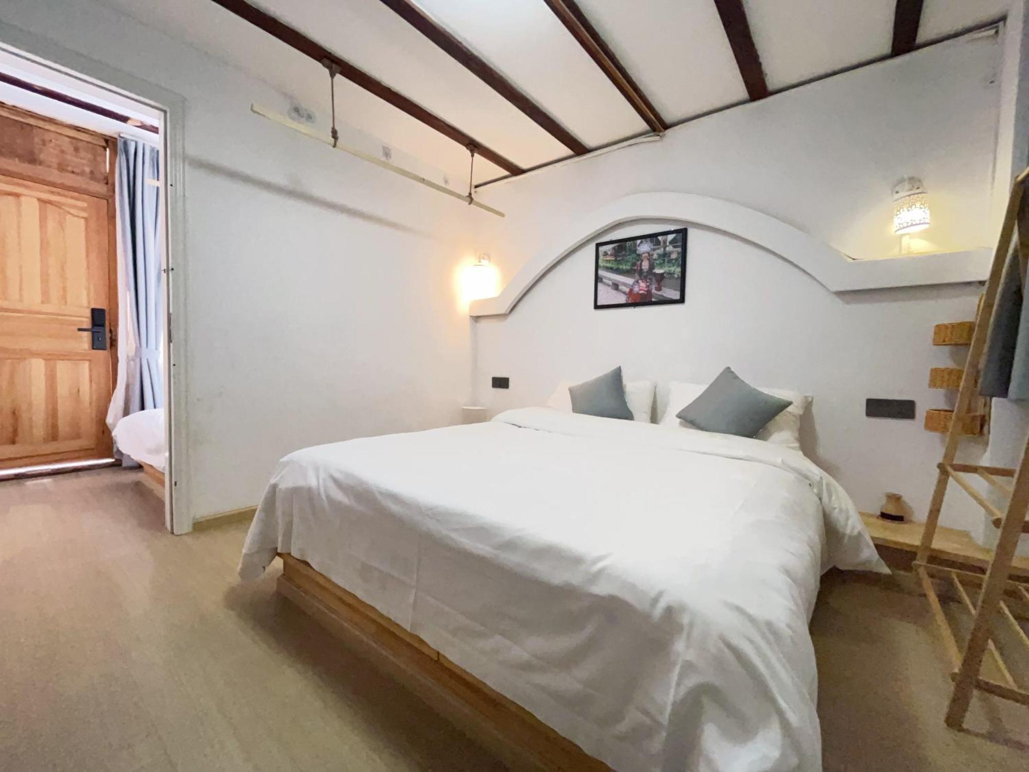 Big Tree Guesthouse - Naxi Old Style 리장 외부 사진