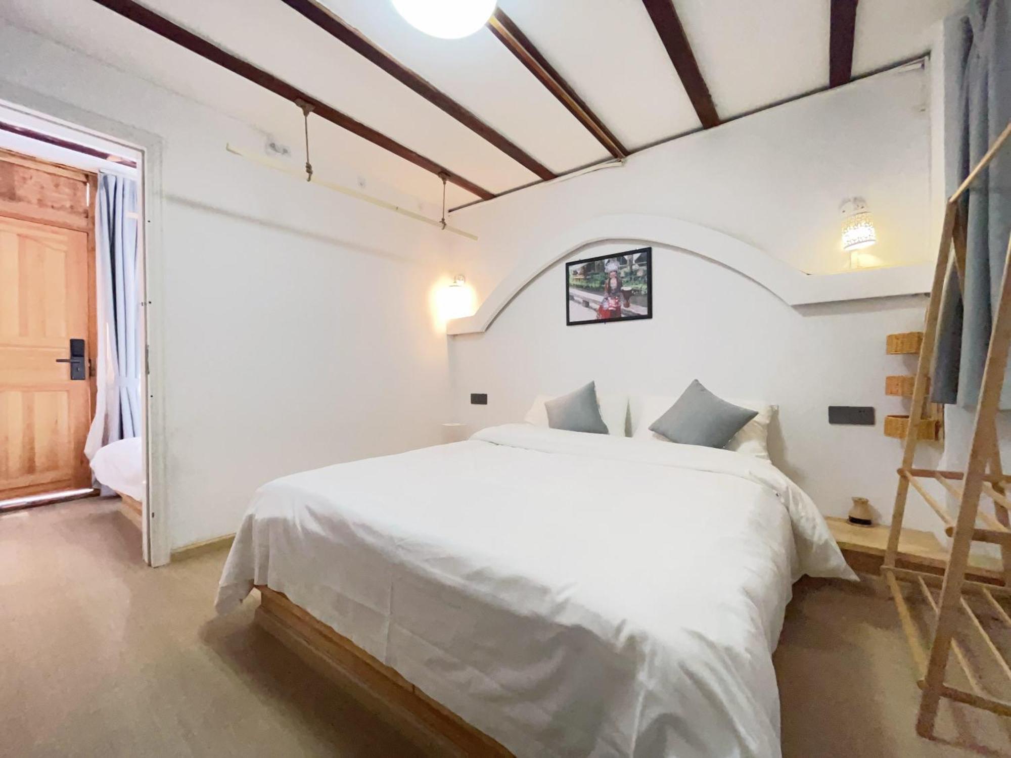 Big Tree Guesthouse - Naxi Old Style 리장 외부 사진