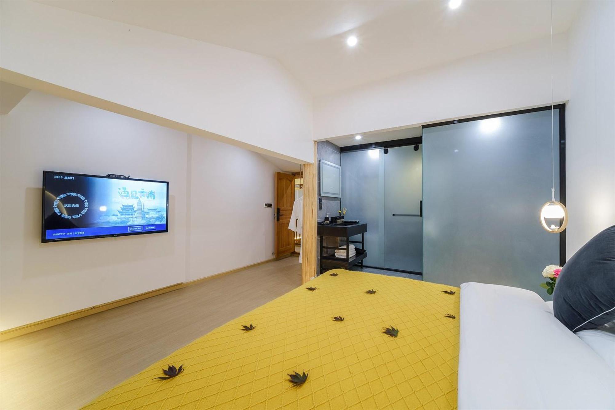 Big Tree Guesthouse - Naxi Old Style 리장 외부 사진