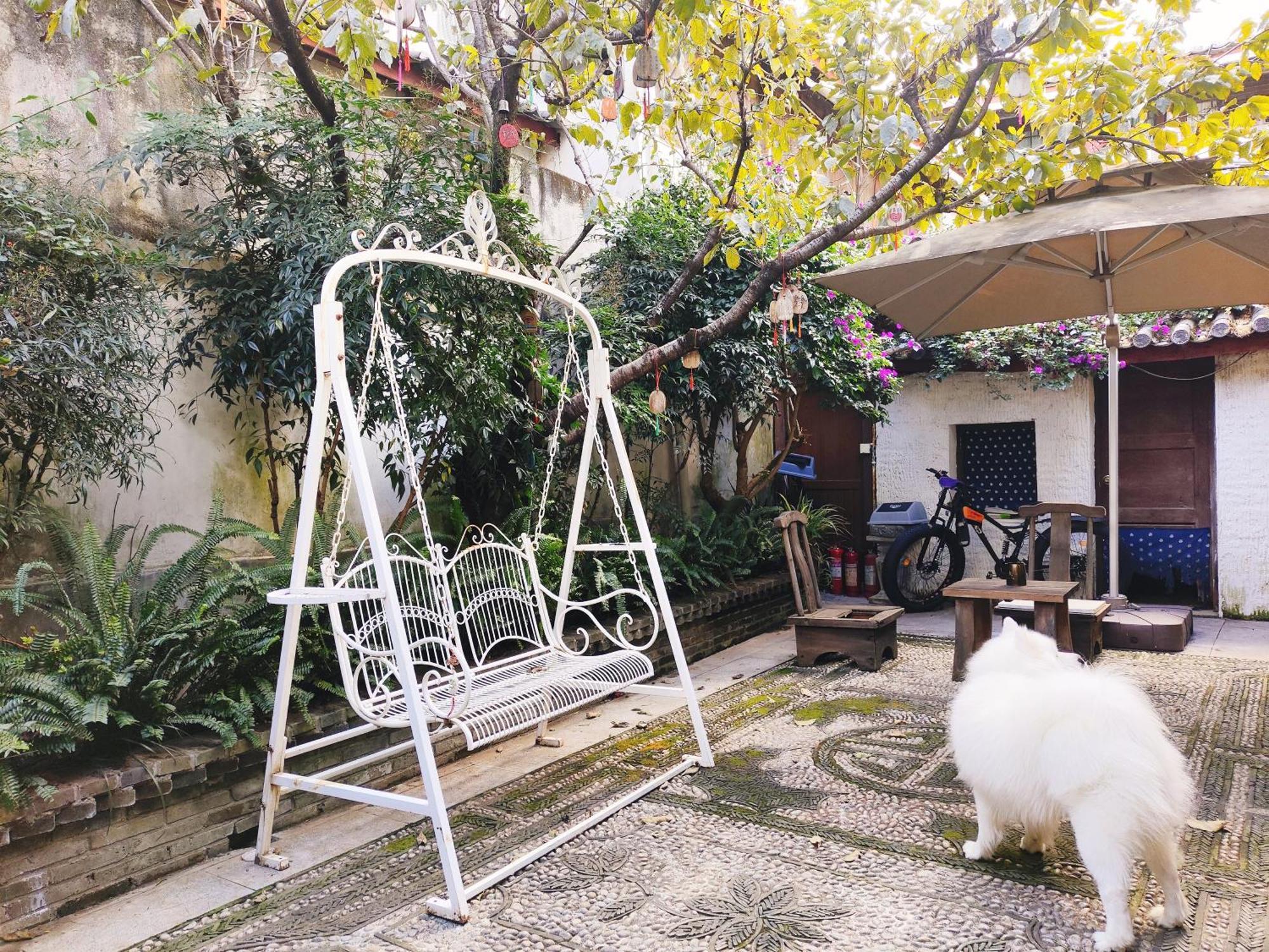 Big Tree Guesthouse - Naxi Old Style 리장 외부 사진