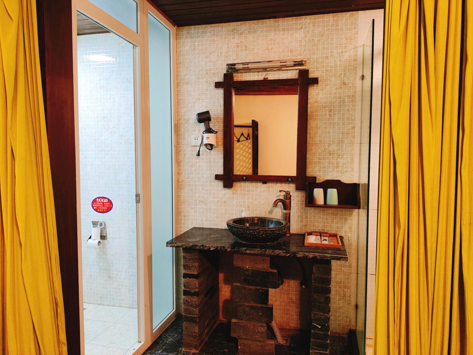 Big Tree Guesthouse - Naxi Old Style 리장 외부 사진