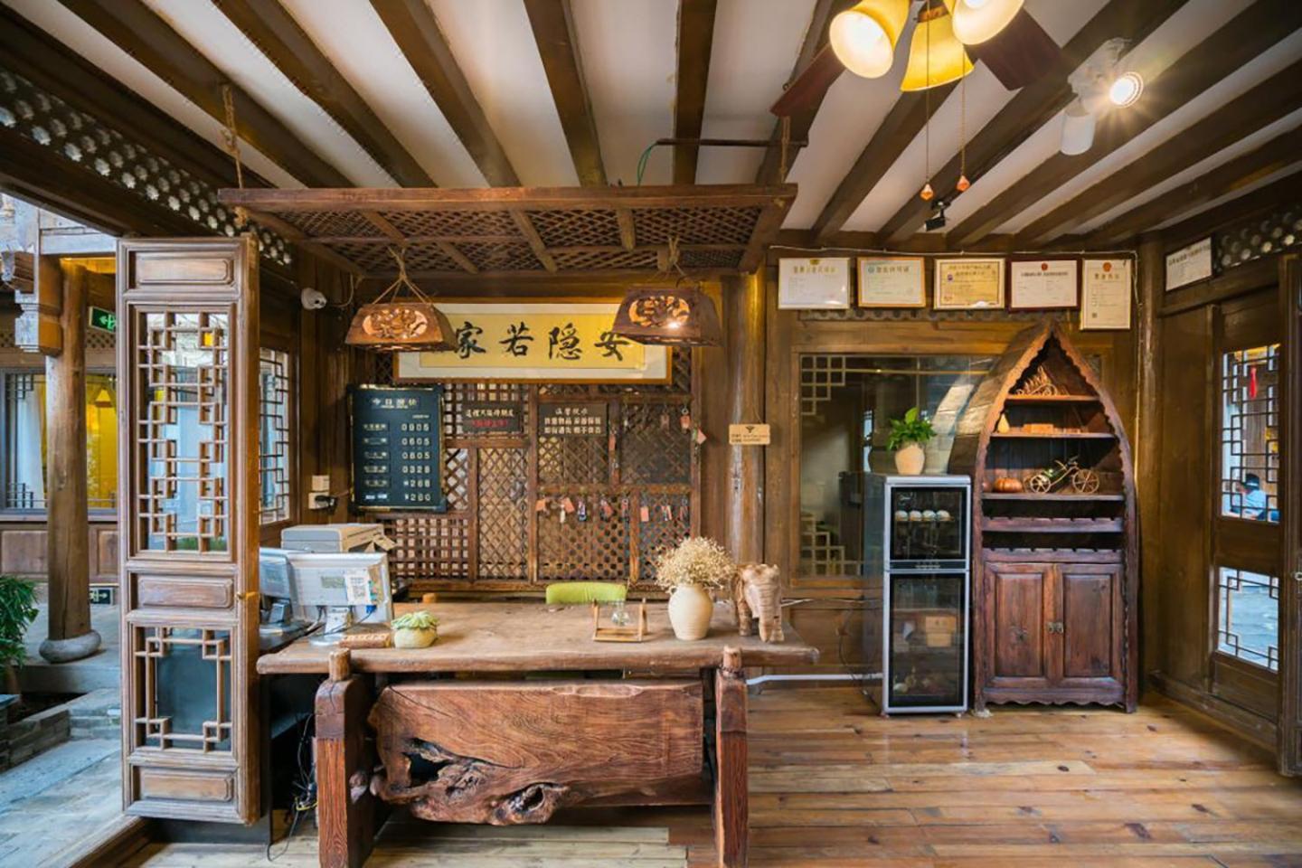 Big Tree Guesthouse - Naxi Old Style 리장 외부 사진