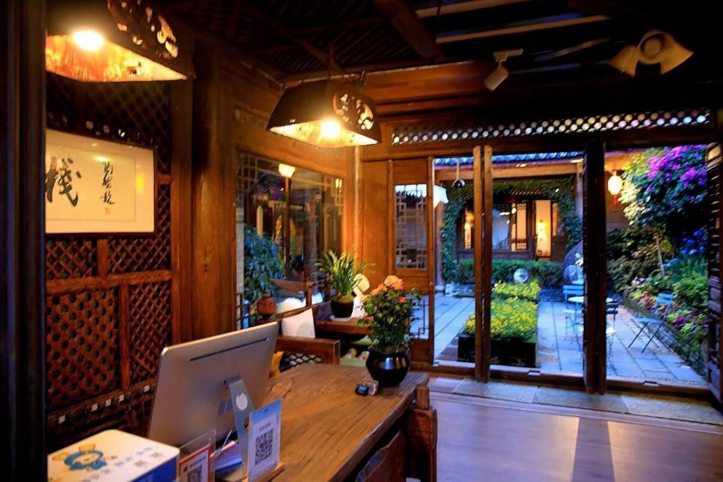 Big Tree Guesthouse - Naxi Old Style 리장 외부 사진
