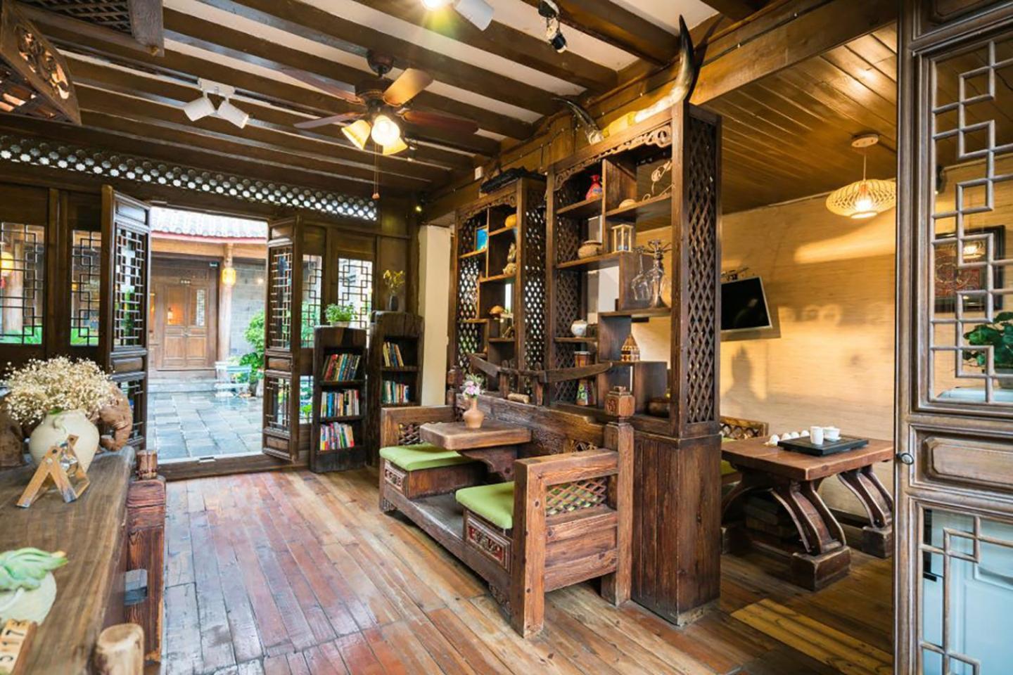 Big Tree Guesthouse - Naxi Old Style 리장 외부 사진